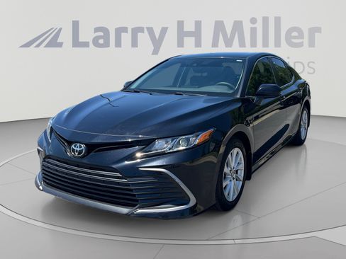 Used 2021 Toyota Camry LE w/ Carpet Mat Package (TMS) FWD image 1