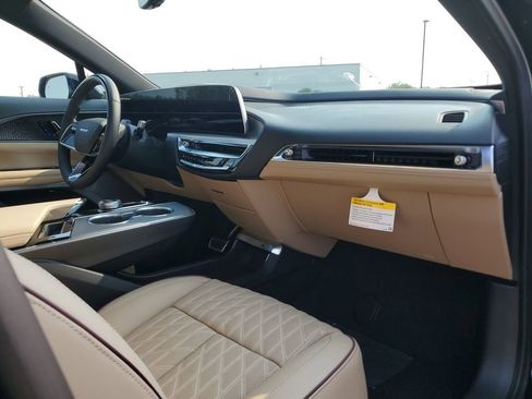 New 2026 Cadillac Lyriq V w/ Exterior Carbon Fiber Package image 30