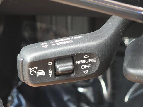 Certified 2024 Porsche Macan image 33