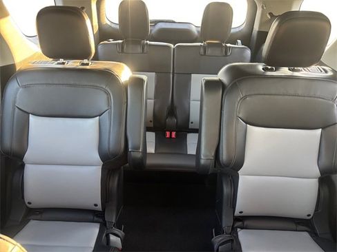 Used 2022 Ford Explorer XLT w/ Equipment Group 202A image 13