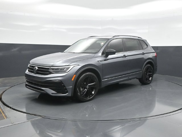 Used 2023 Volkswagen Tiguan SE R-Line FWD image 3