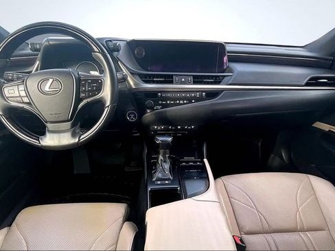 Used 2019 Lexus ES 300h w/ Accessory Package 2 image 16