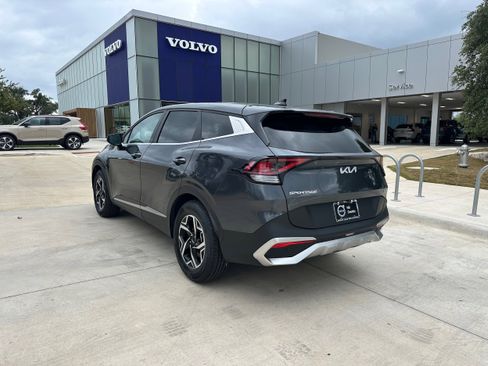 Used 2023 Kia Sportage LX image 4