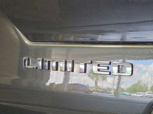 Used 2023 Jeep Grand Cherokee Limited w/ Trailer Tow Prep Group (B) AWD/4WD image 7