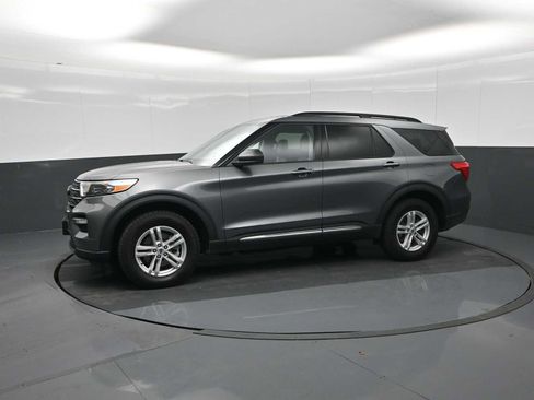 Used 2023 Ford Explorer XLT w/ Equipment Group 202A image 4