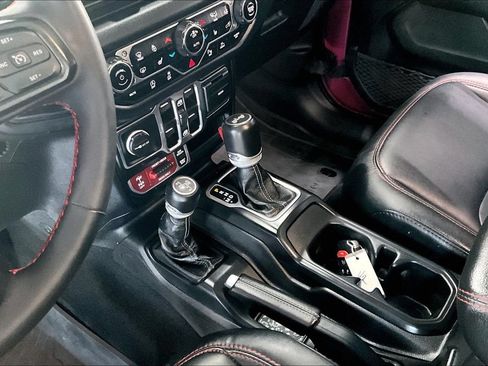 Used 2024 Jeep Wrangler Unlimited Rubicon AWD/4WD image 18
