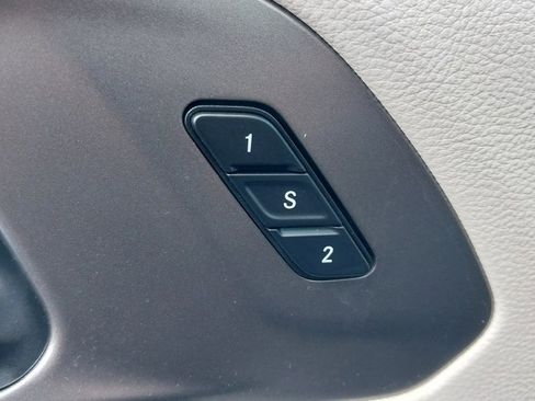 Used 2022 Chrysler Pacifica Touring-L image 32