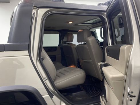 Used 2005 HUMMER H2 SUT w/ Preferred Equipment Group AWD/4WD image 18