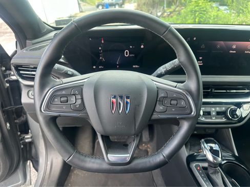 Used 2024 Buick Envista Sport Touring w/ Convenience I Package FWD image 8