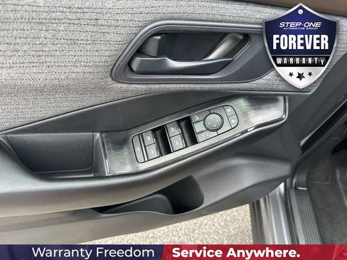 Used 2023 Nissan Rogue S FWD image 12