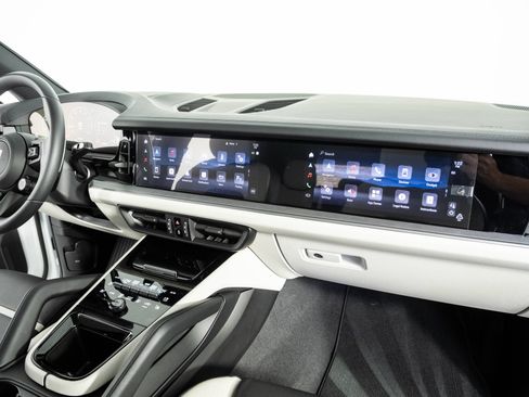 Certified 2026 Porsche Cayenne AWD/4WD image 25