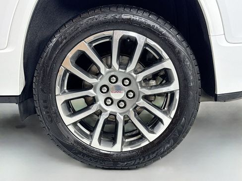 Used 2023 GMC Acadia Denali w/ Denali Ultimate Package FWD image 10