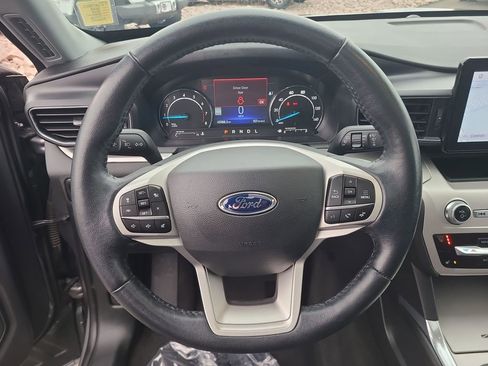 Used 2023 Ford Explorer XLT image 27