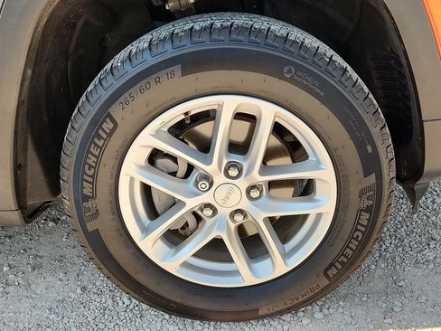 Used 2025 Jeep Grand Cherokee Laredo X RWD image 7