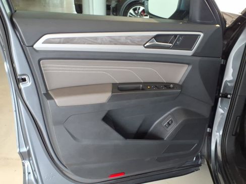 Certified 2023 Volkswagen Atlas Cross Sport SE w/ Panoramic Sunroof Package AWD/4WD image 10