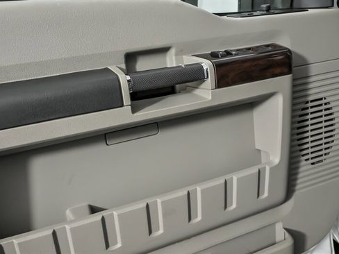 Used 2010 Ford F250 Lariat image 16