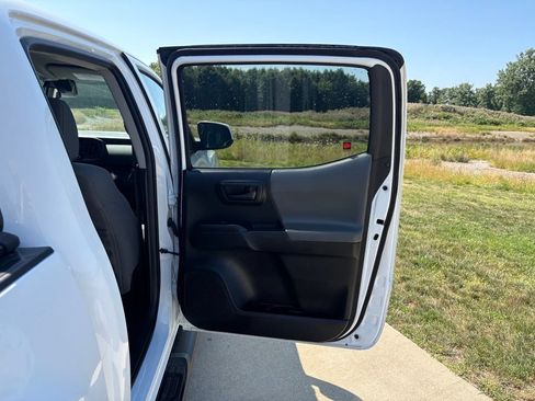 Used 2023 Toyota Tacoma SR AWD/4WD image 31