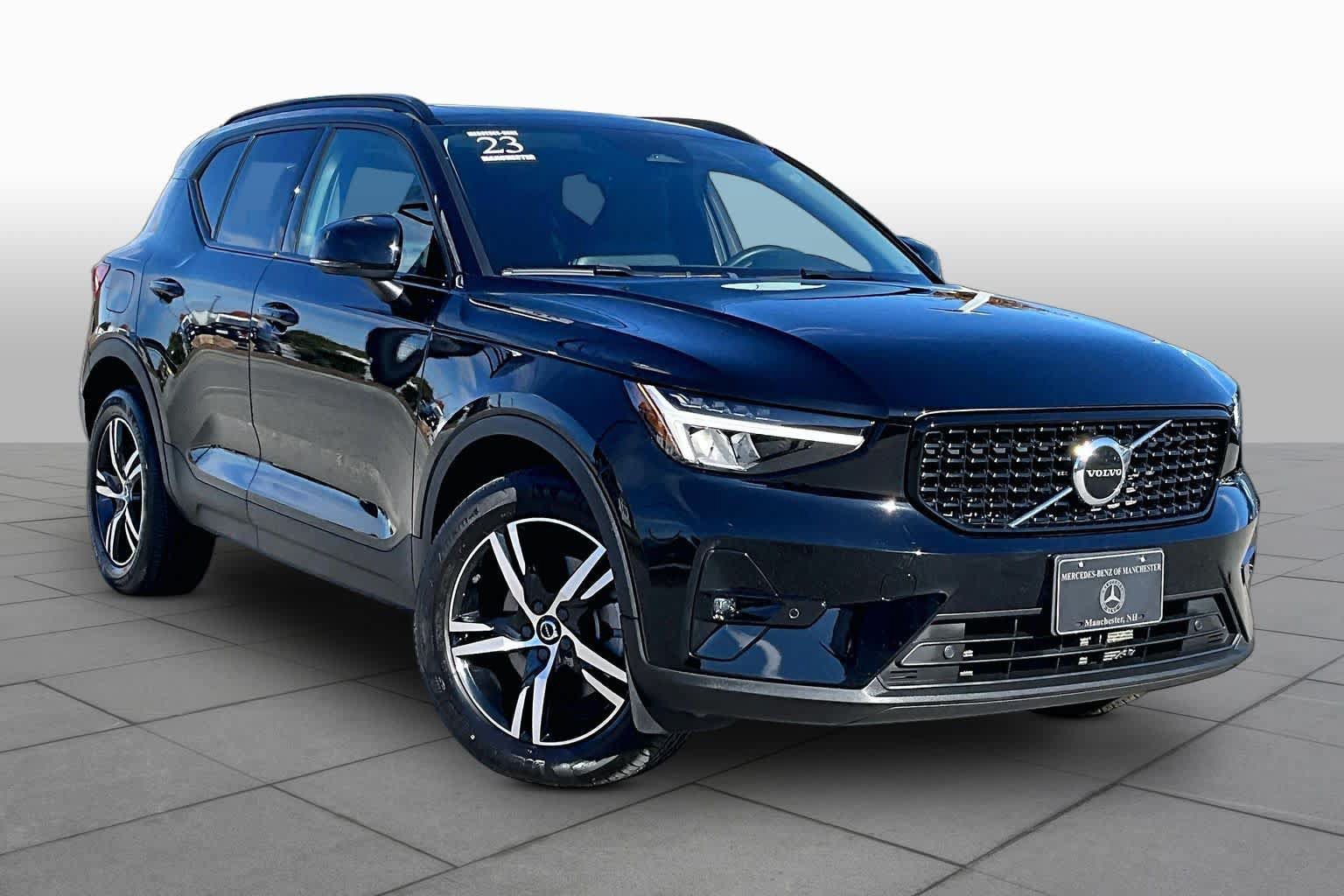 Used 2023 Volvo XC40 B5 Plus w/ Climate Package AWD/4WD image 3
