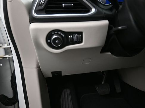 Used 2020 Chrysler Pacifica Limited image 13