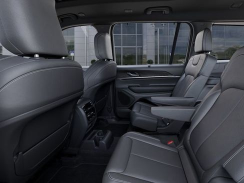 New 2025 Jeep Grand Cherokee L Limited w/ Luxury Tech Group II AWD/4WD image 23