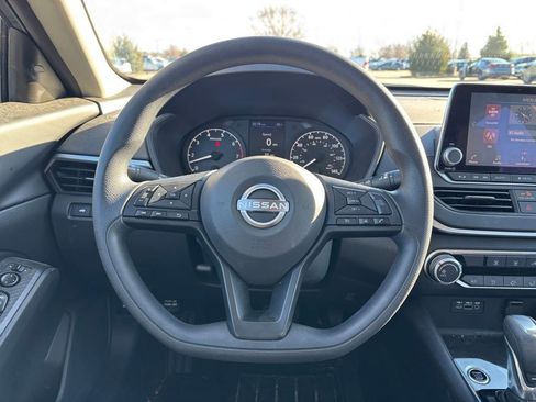 Used 2025 Nissan Altima 2.5 S image 10