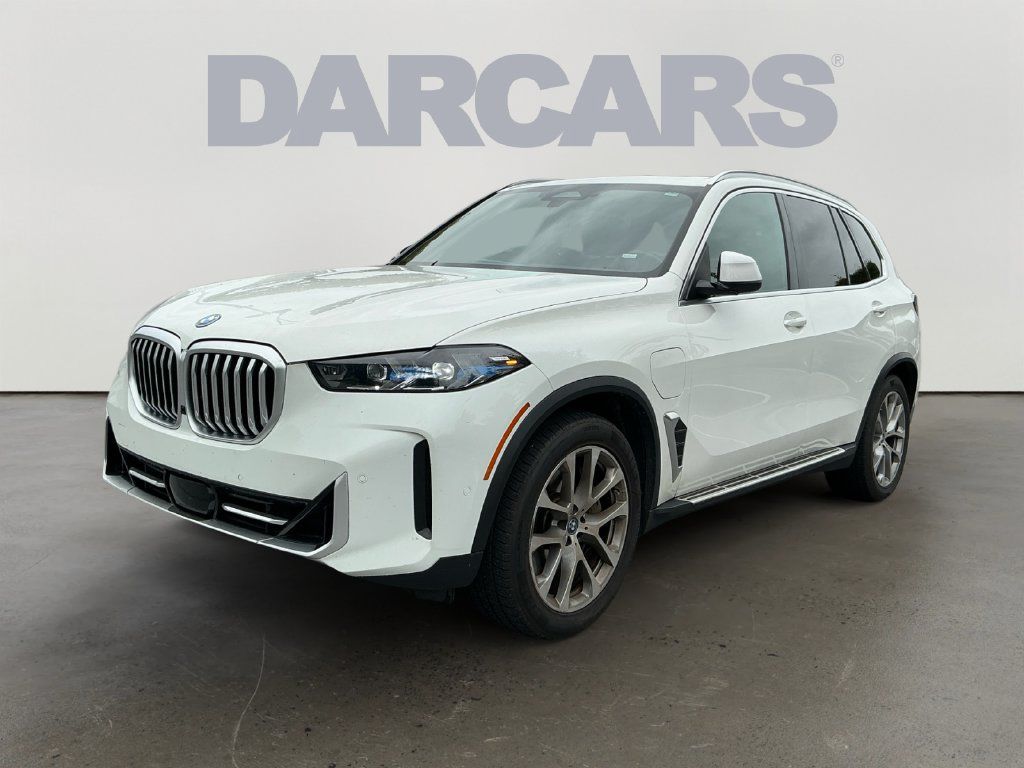 Used 2025 BMW X5 xDrive50e AWD/4WD image 3