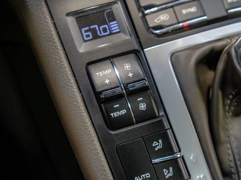 Used 2018 Porsche Macan Sport Edition AWD/4WD image 39