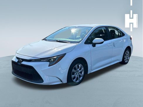 Used 2022 Toyota Corolla LE FWD image 3
