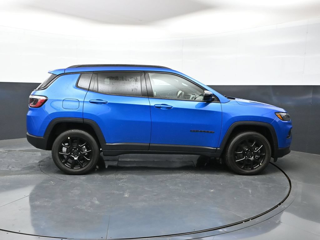 Used 2026 Jeep Compass Latitude AWD/4WD image 30