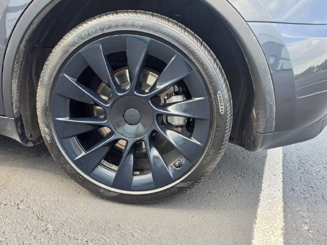 Used 2024 Tesla Model Y 2WD image 8