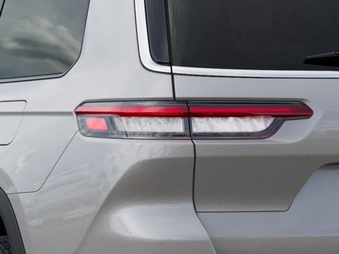 New 2026 Jeep Grand Cherokee L 2WD image 9