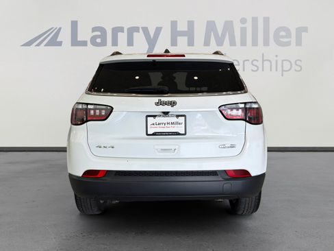 Used 2024 Jeep Compass Latitude AWD/4WD image 4