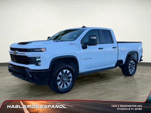 Used 2024 Chevrolet Silverado 2500 Custom w/ Custom Value Package image 2