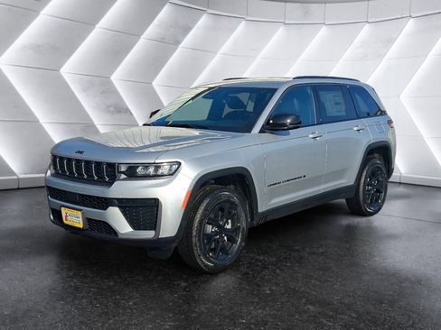 New 2026 Jeep Grand Cherokee Altitude AWD/4WD image 2