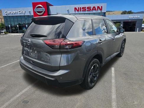 Used 2024 Nissan Rogue SV image 8