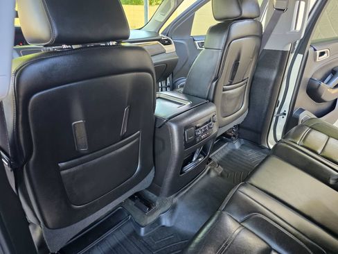 Used 2015 GMC Yukon XL Denali w/ Touring Package AWD/4WD image 29