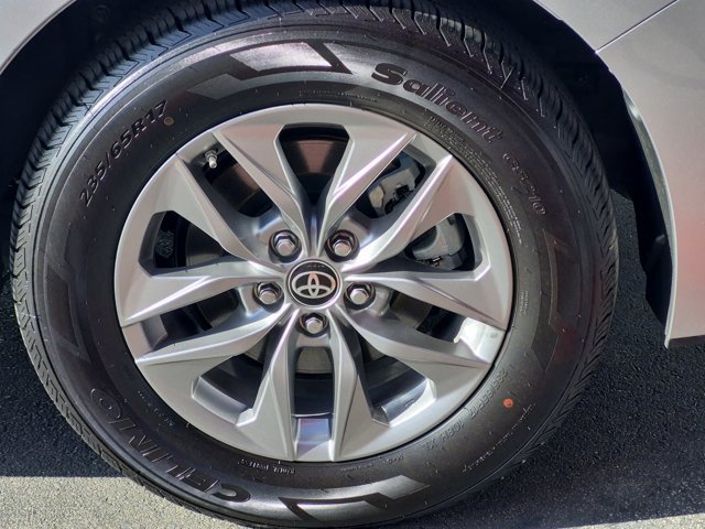 Used 2025 Toyota Sienna XLE FWD image 13