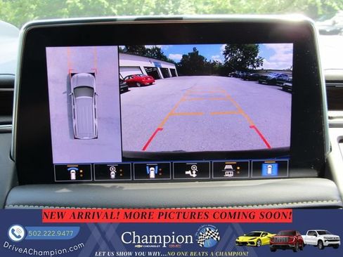 Used 2021 Chevrolet Suburban Premier w/ Premium Package AWD/4WD image 18