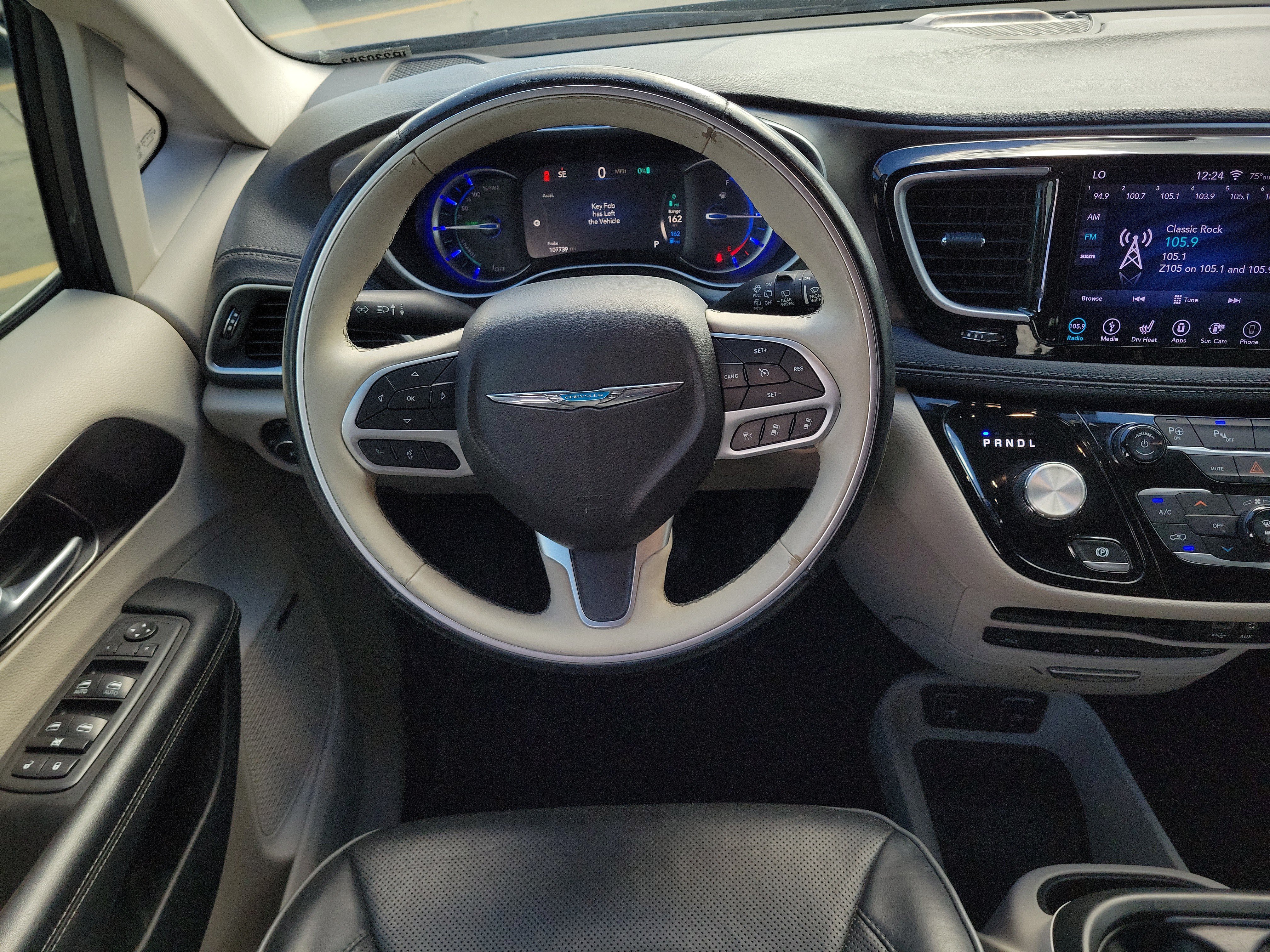 Used 2018 Chrysler Pacifica Limited w/ Advanced Safetytec Group FWD image 17