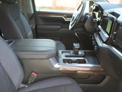 Used 2024 Chevrolet Silverado 1500 RST image 18