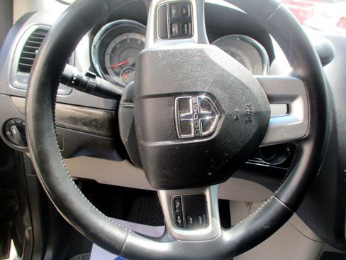 Used 2016 Dodge Grand Caravan American Value Package w/ UConnect Hands-Free Group image 14