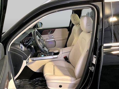 Used 2023 Mercedes-Benz GLB 250 4MATIC image 9