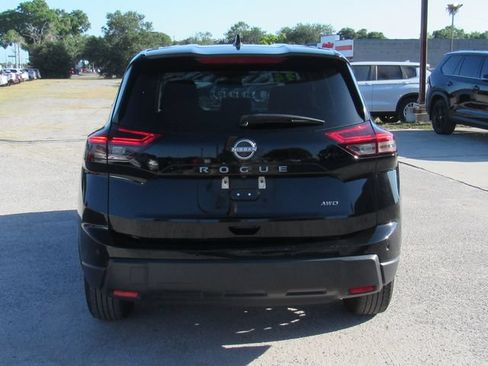 Used 2024 Nissan Rogue S AWD/4WD image 5