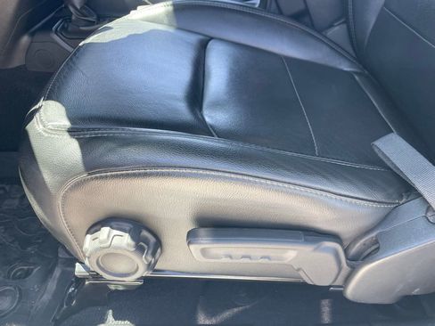 Used 2020 Jeep Wrangler Unlimited Sahara AWD/4WD image 4