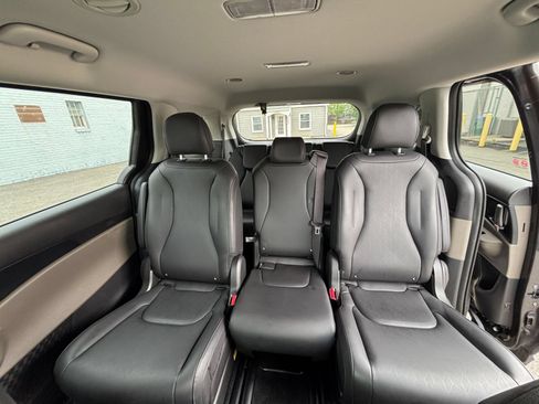 Used 2026 Kia Carnival FWD image 41