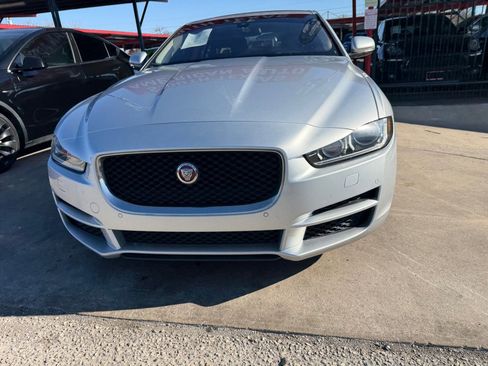 Used 2017 Jaguar XE Premium image 6