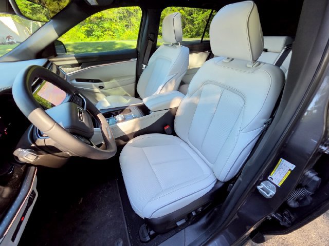 Used 2025 Jeep Wagoneer S Limited AWD/4WD image 15