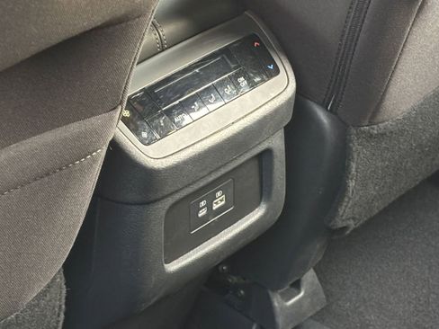 Used 2025 Nissan Pathfinder SV image 24