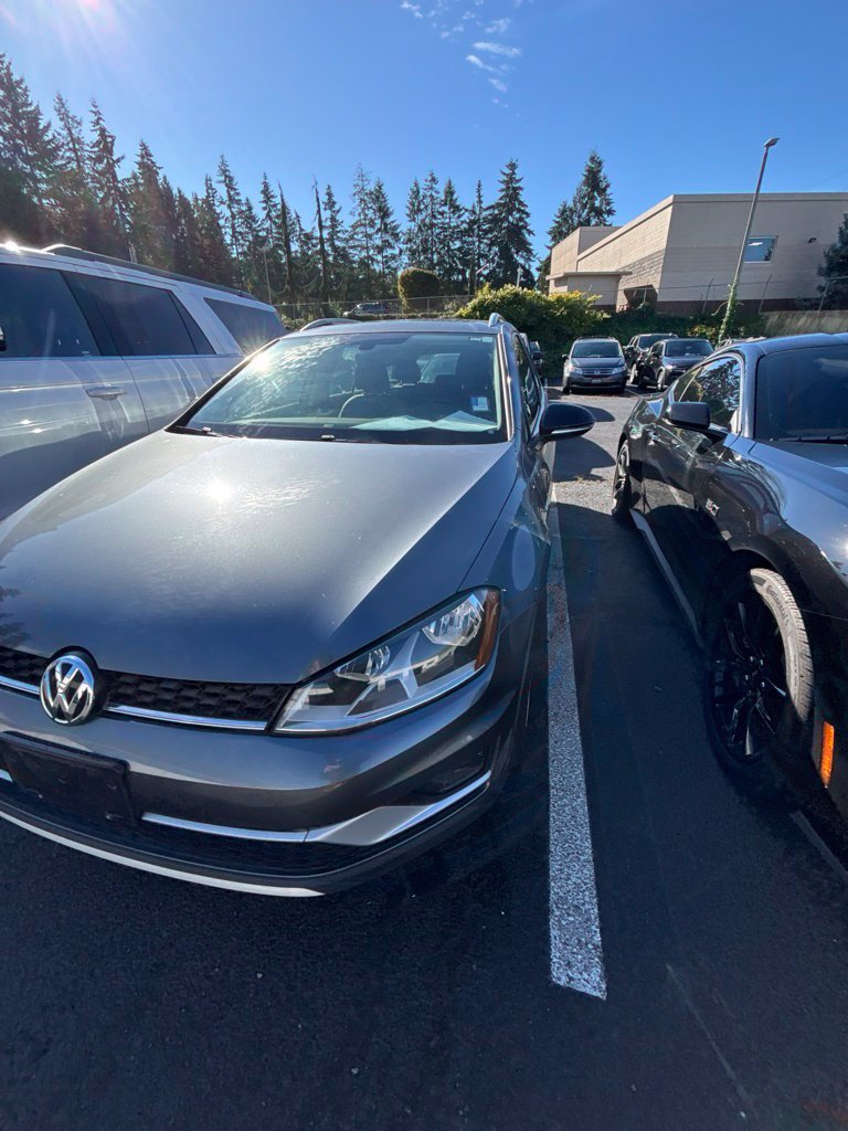 Used 2017 Volkswagen Golf Alltrack SEL AWD/4WD image 2