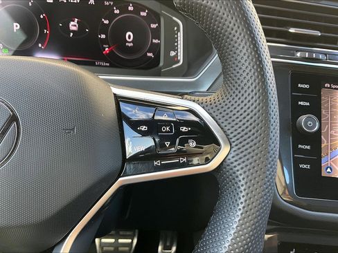 Certified 2022 Volkswagen Tiguan SEL R-Line image 19